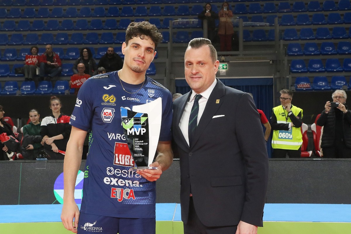 Challenge Cup: La Lube ci prova, ma la coppa va al Lublin. Bottolo MVP