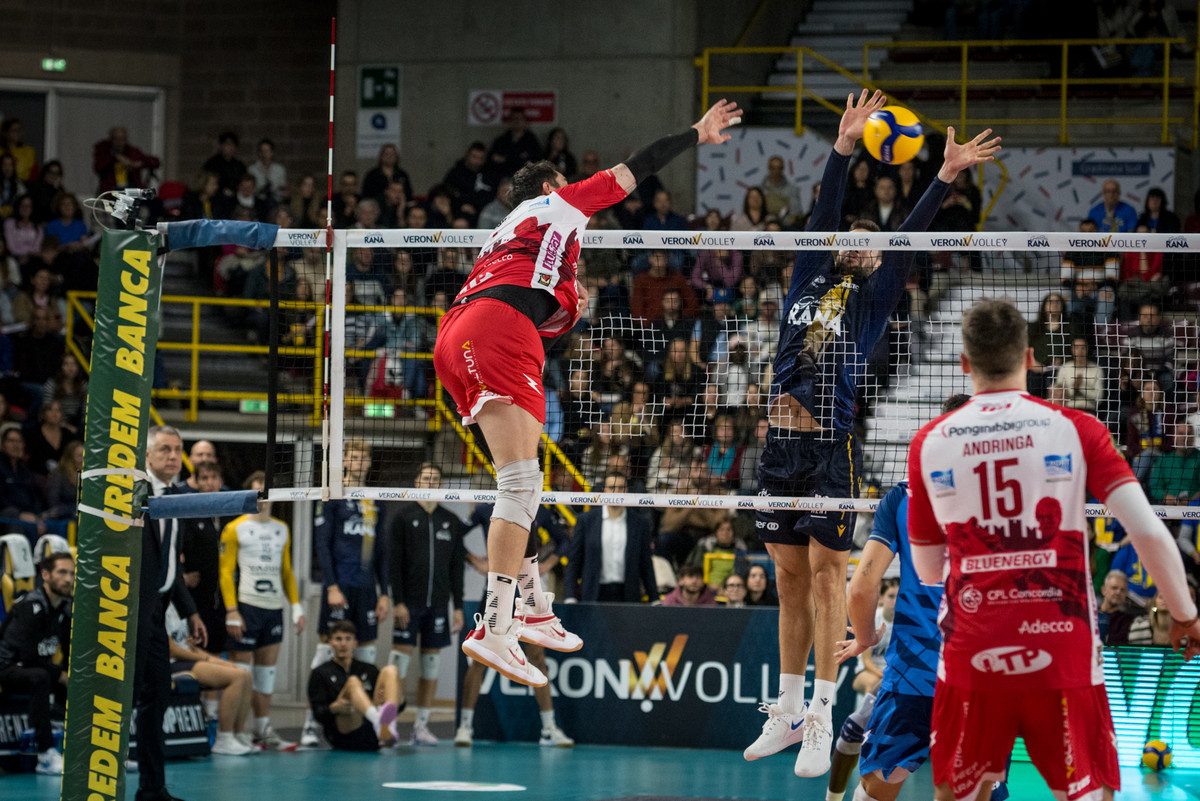 Superlega: L'analisi di Verona-Piacenza. Attacco e muro dominano: l'efficacia tecnica scaligera spegne gli emiliani