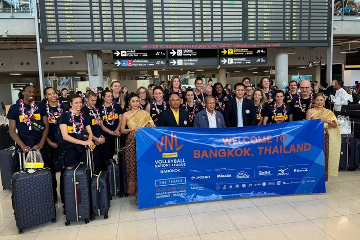 L'arrivo delle azzurre a Bangkok