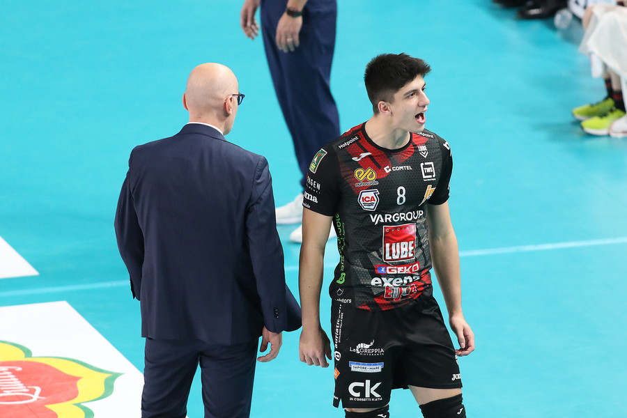 Superlega: La Cucine Lube si cuoce la pasta di Rana Verona, 3-0 per Bottolo e c.. Boninfante MVP