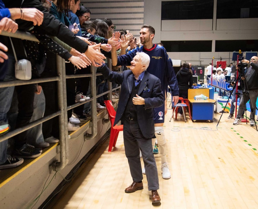 Il presidente Bongiovanni con i tifosi