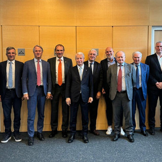 In foto, da sinistra: Enzo Barbaro (DG Lega Femminile), Fabio Fistetto (Consulente Legale Lega maschile), Stefano Fanini (Vicepresidente Lega Maschile e Presidente Verona), Massimo Righi (Presidente Lega Maschile), Mauro Fabris (Presidente Lega Femminile), Filippo Vergnano (Vicepresidente Lega Femminile e Presidente Chieri '76), Stefano Santuz (DG Padova), Bruno Da Re (Presidente Trento), Albino Massaccesi (Vicepresidente Civitanova), Mechini (Vicepresidente Siena), Aldo Fumagalli (Azionista Milano femminile)