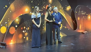 Cambi riceve il premio a Cascais