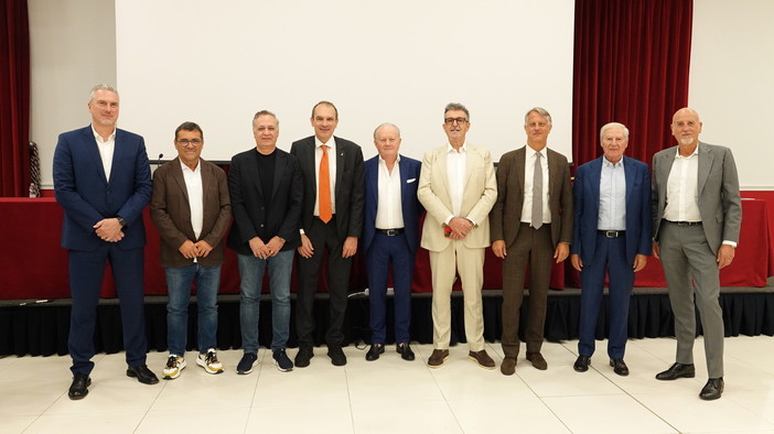 In foto, da sinistra verso destra, Fabio Mechini, Michele Miccolis, Sergio Di Meo, Massimo Righi, Bruno Da Re, Gino Sirci, Stefano Fanini, Albino Massacesi, Stefano Santuz