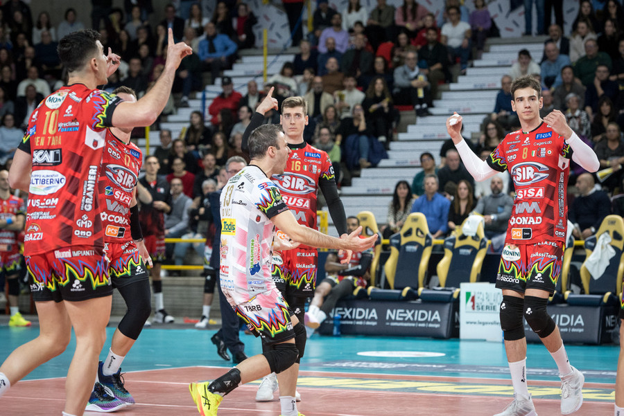 Superlega: Perugia continua la sua corsa solitaria. Vince 3-2 a Verona