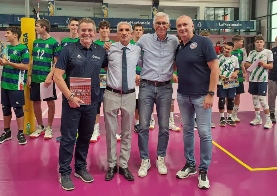 Angelo Lorenzetti e Massimo Barbolini con il presidente Fipav Lombardia Piero Cezza e Lorenzo Dallari, foto dell'Edizione 2023 del workshop