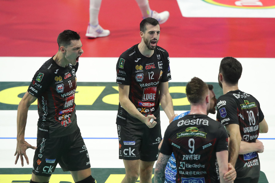 Del Monte Supercoppa: Civitanova si fa bella. 3-0 ad una Piacenza incerottata