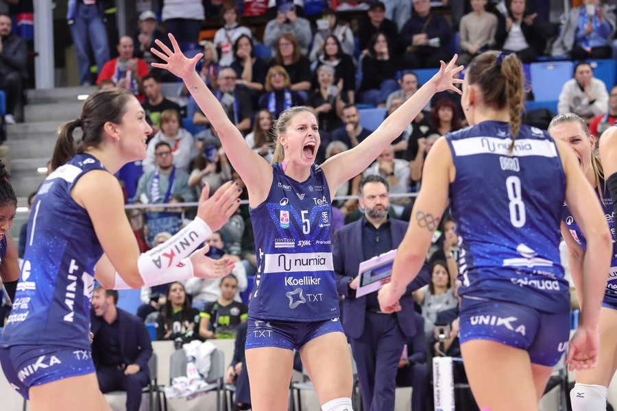 A1 Tigotà: Milano supera Busto Arsizio al tie-break. Heyrman MVP, 1° punto di Egonu