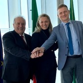 Da sx: il Presidente Fipav Giuseppe Manfredi, il Sottosegretario con delega Sport e Giovani della Regione Lombardia Federica Picchi, il Vice presidente Fipav Massimo Sala