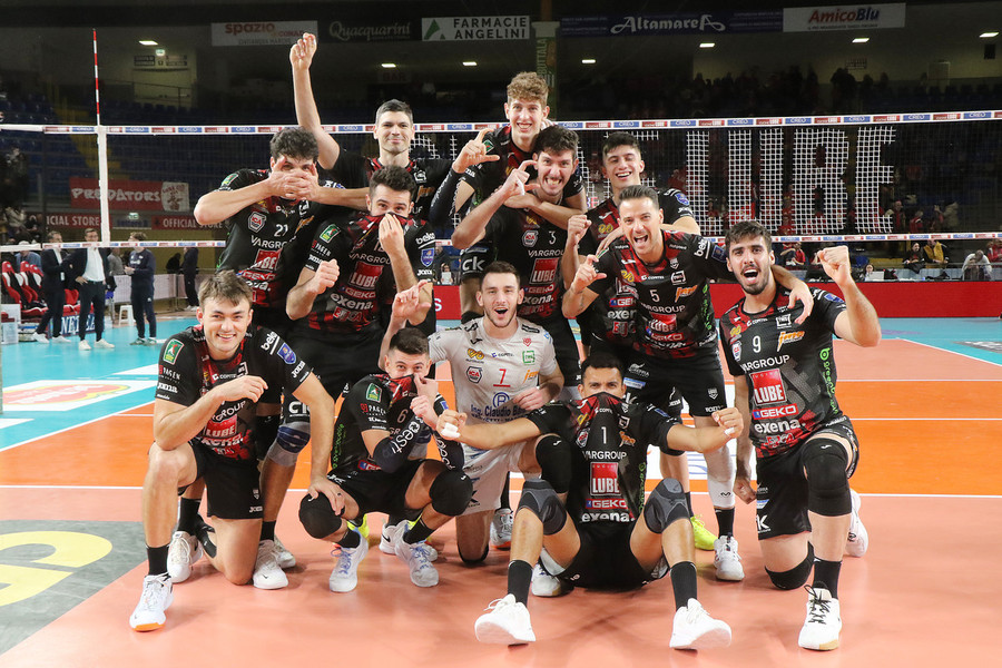 Superlega: Civitanova si conferma big. 3-0 a Milano