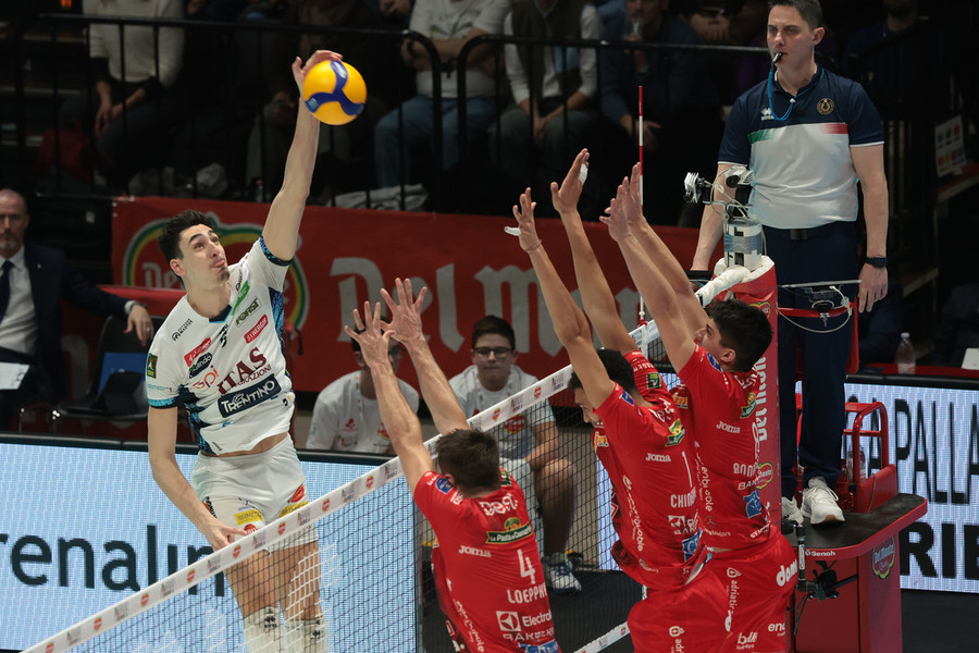 Superlega Credem Banca: Corsa playoff nel vivo, tra duelli al vertice e lotta salvezza infuocata