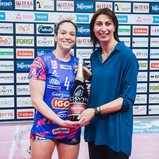 Bosio MVP dell'Igor, premiata da Manuela Leggeri