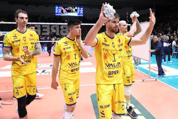 Superlega: Lezione di Verona. 3-0 a Modena che si blinda negli spogliatoi