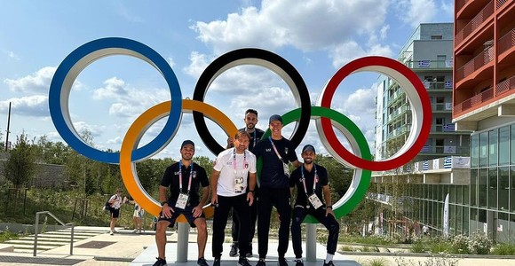 Nicolai e c. in posa al Villaggio Olimpico