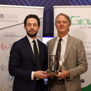 Carlo Grossule, presidente del Gruppo Giovani di Confimi Apindustria Verona con il presidente di Verona Volley Stefano Fanini