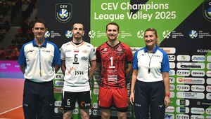 A sinistra l'arbitro italiano Puecher per il big match tra Chaumont Vb 52 e Jastrzebski Wegiel