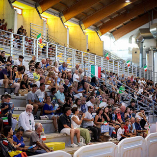 Il pubblico del palasport parigino