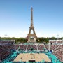 Il campo da beach volley ai piedi della Tour Eiffel
