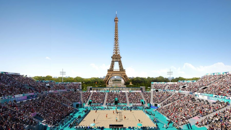 Il campo da beach volley ai piedi della Tour Eiffel