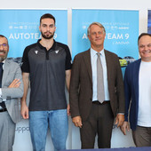 Da sinistra Vito Mandina (Amministratore delegato di Autoteam9), Konstantin Abaev, il presidente del club Stefano Fanini e Adi Lami, direttore sportivo di Rana Verona