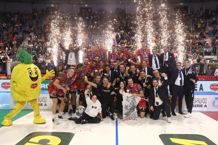 Del Monte Supercoppa: Perugia, che rimonta! La coppa è tua