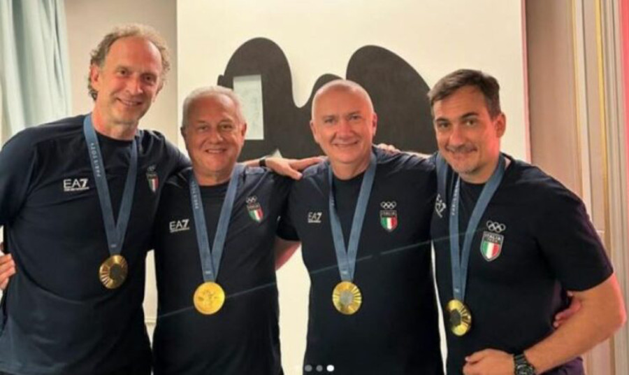 Velasco e Cichello e lo staff azzurro ai Giochi