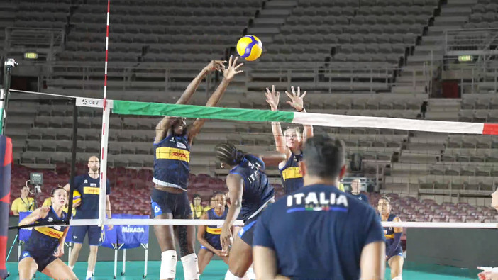 Europei F.: L'allenamento delle azzurre all'Arena - video